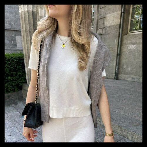 Fijn gebreid biologisch cashmere sweater met korte mouw