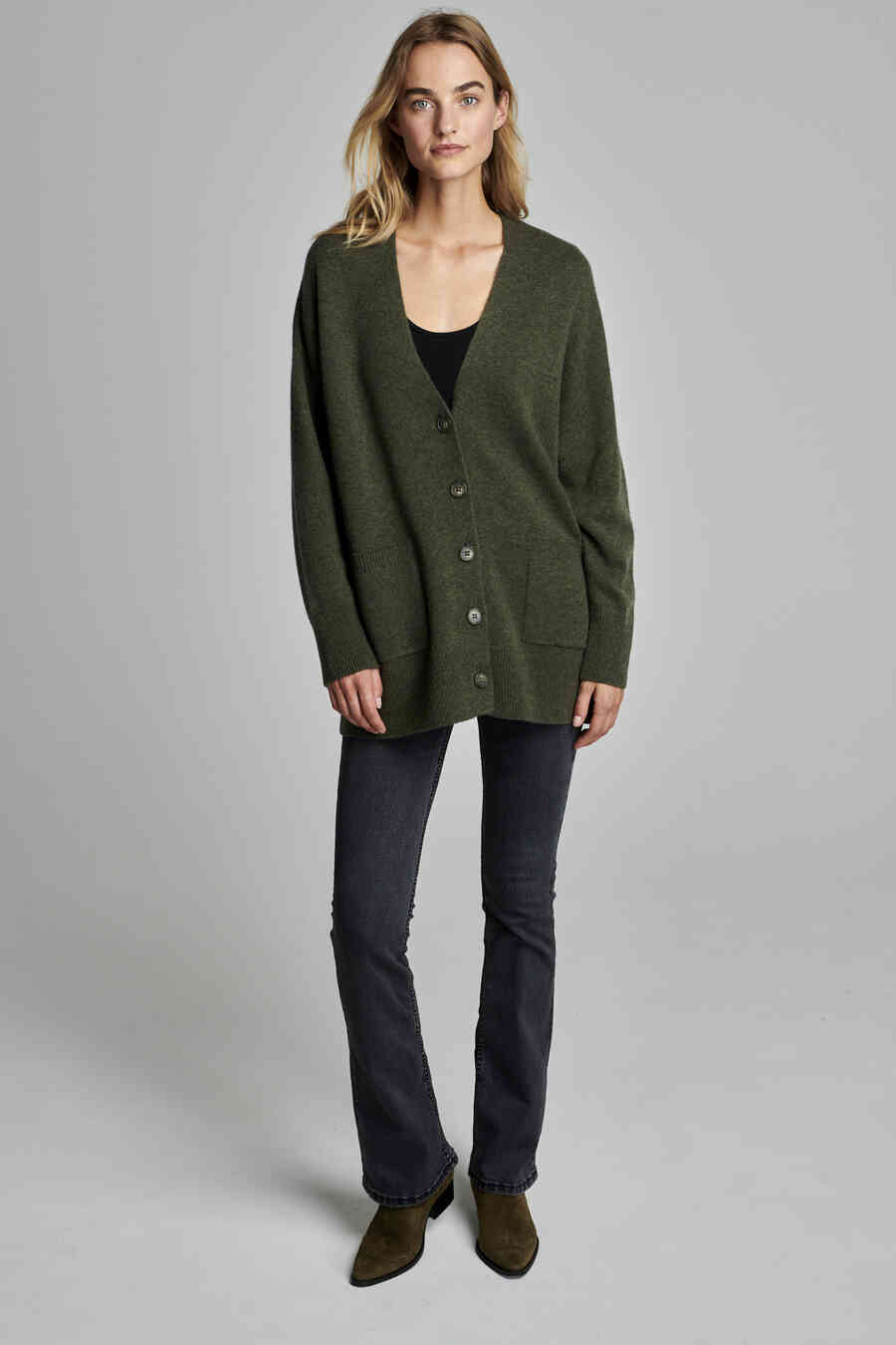 Buttoned loose fit cashmere cardigan image number 1