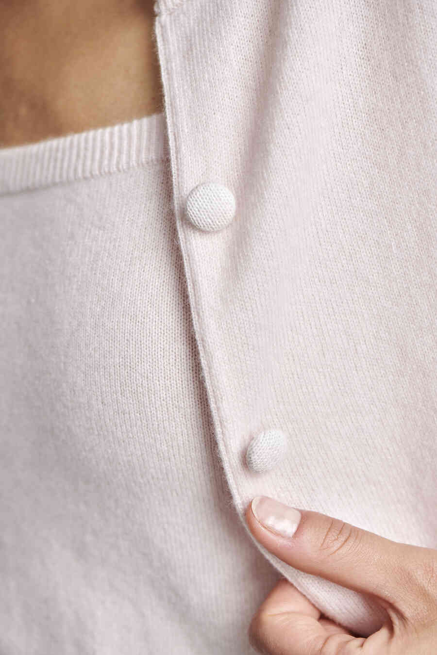 Round neck cashmere cardigan image number 8