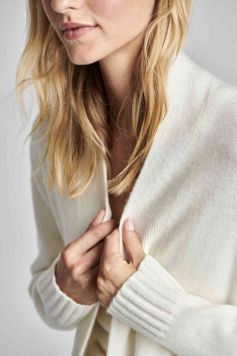 Organic cashmere cardigan with ribbed shawl collar image number 4