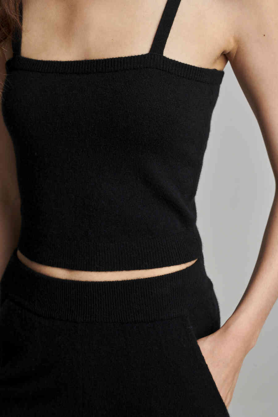 Fine knit cropped cashmere top image number 2