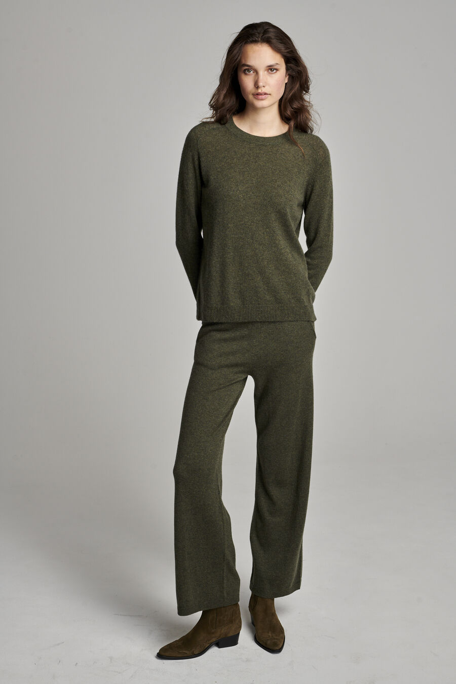 Cashmere trui met ronde hals image number 6