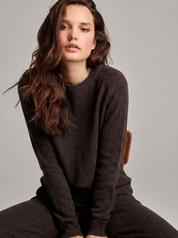 Round neck cashmere sweater