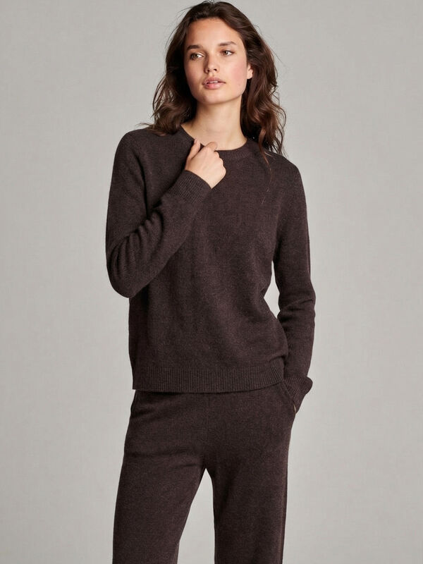 Round neck cashmere sweater