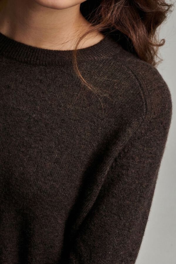 Round neck cashmere sweater image number 2