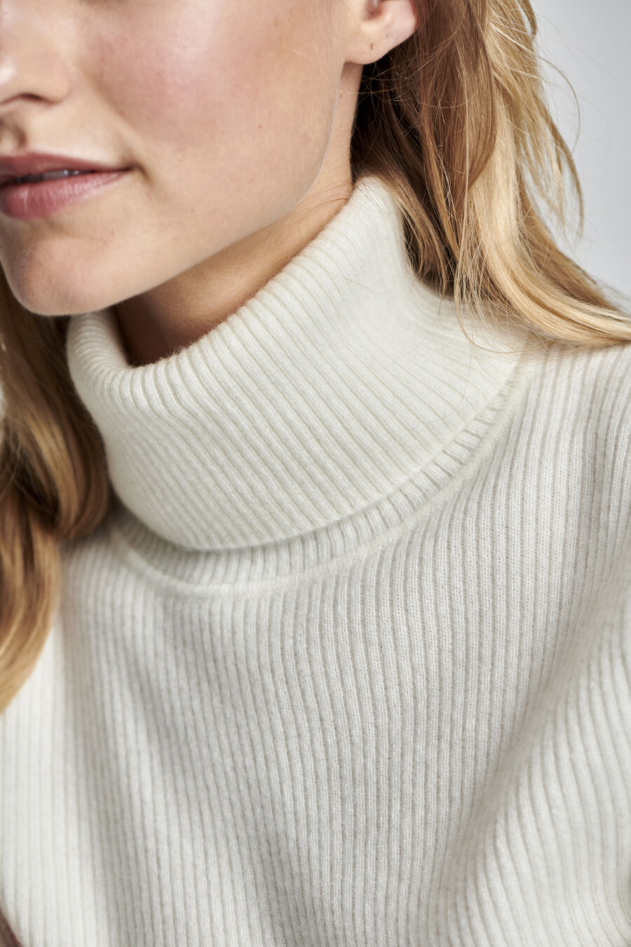 Gerippter Kaschmir-Rollkragenpullover image number 8