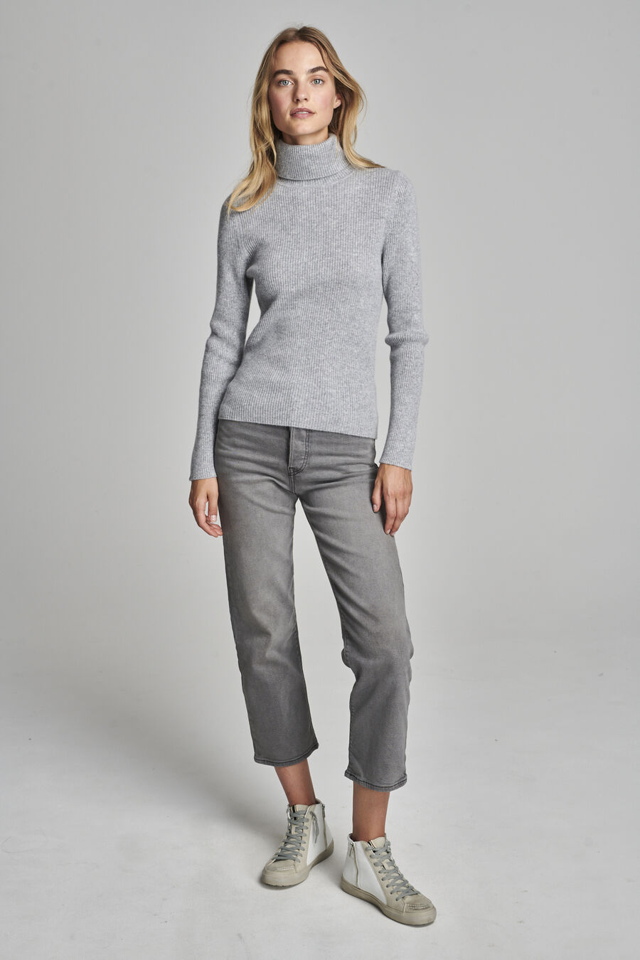 Fijngebreide geribde coltrui van biologisch cashmere image number 3