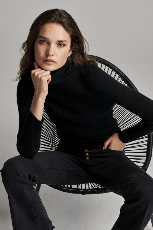 Fijngebreide geribde coltrui van biologisch cashmere