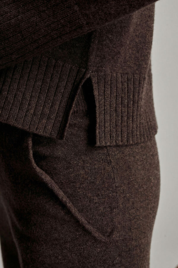 Leichter Kaschmirpullover mit Rundhalsausschnitt image number 3