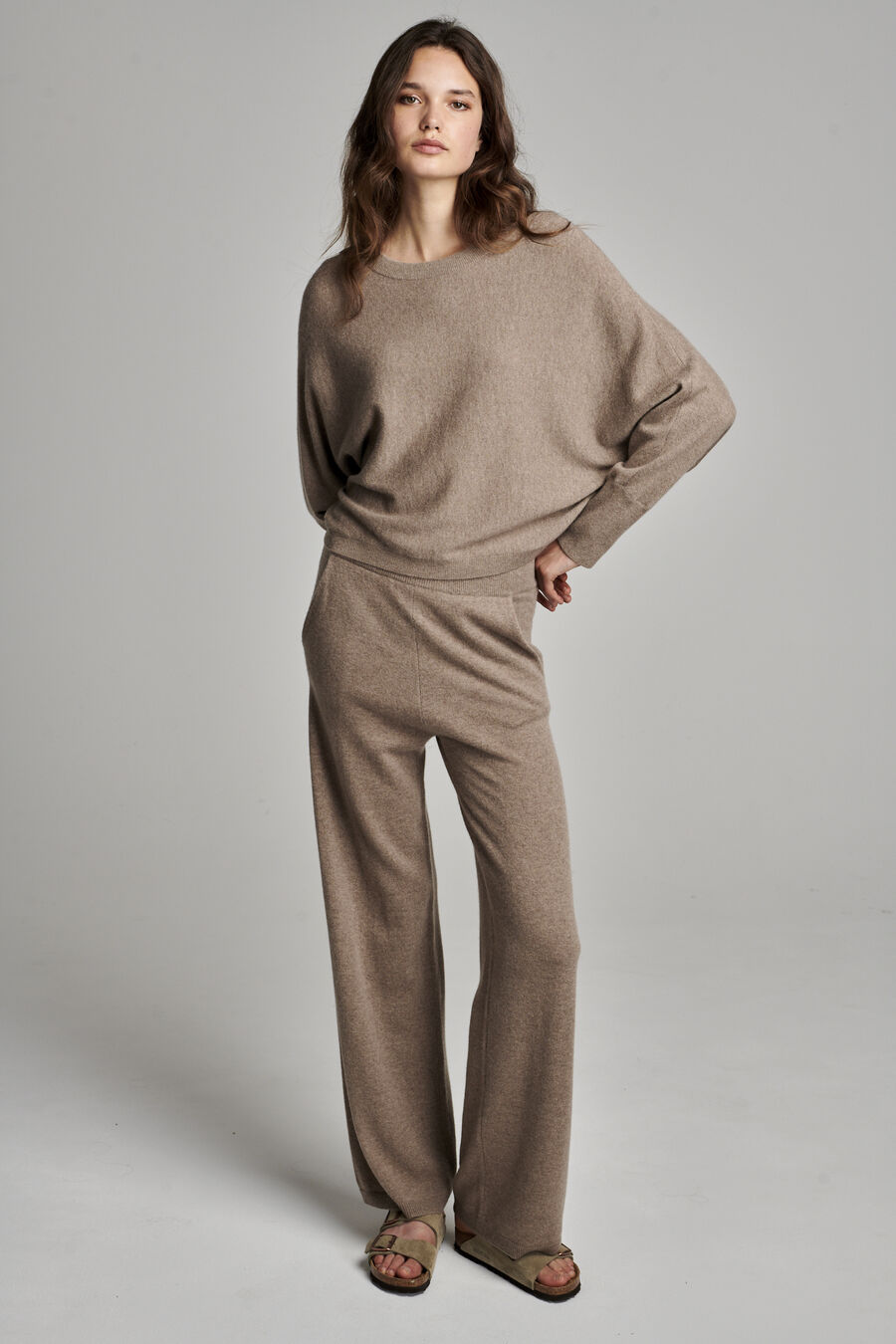 Cashmere trui met vleermuismouwen image number 1