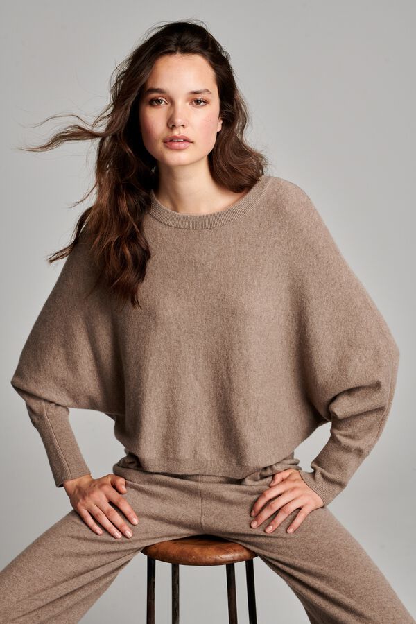 Cashmere trui met vleermuismouwen image number 2