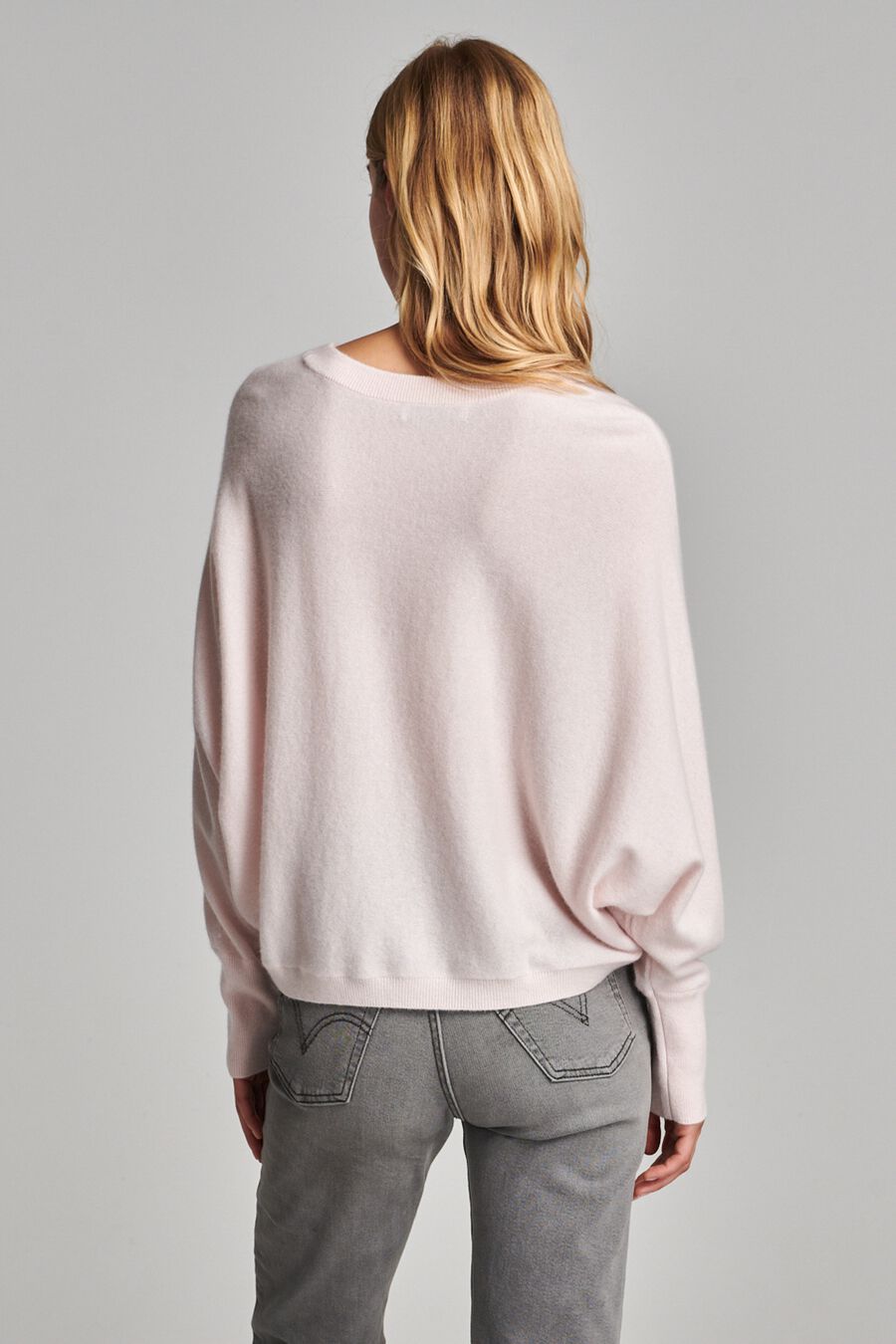 Cashmere trui met vleermuismouwen image number 3