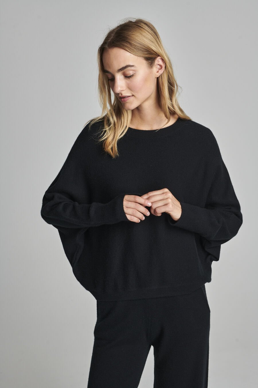 Cashmere trui met vleermuismouwen image number 2