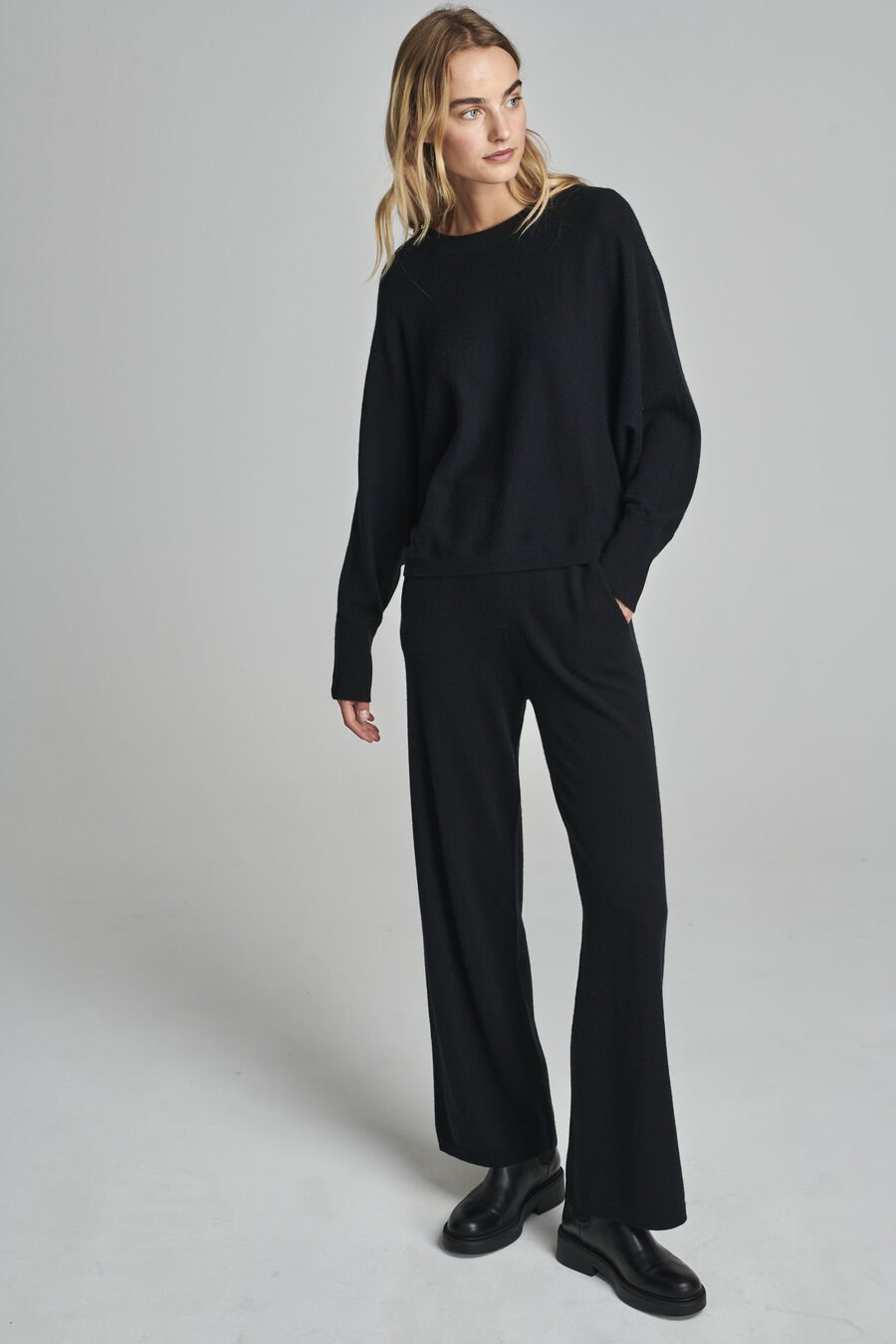 Cashmere trui met vleermuismouwen image number 3