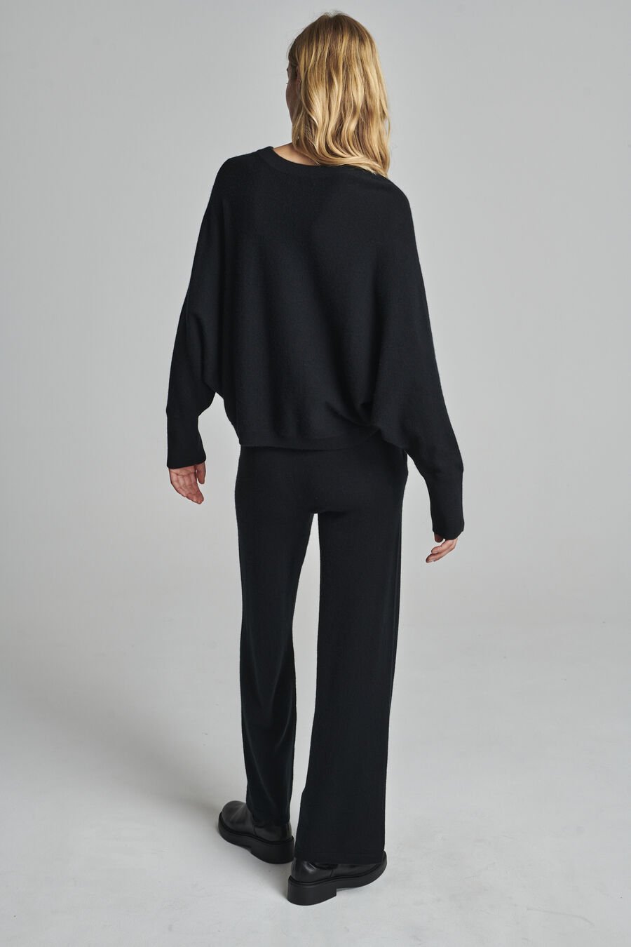 Cashmere trui met vleermuismouwen image number 4