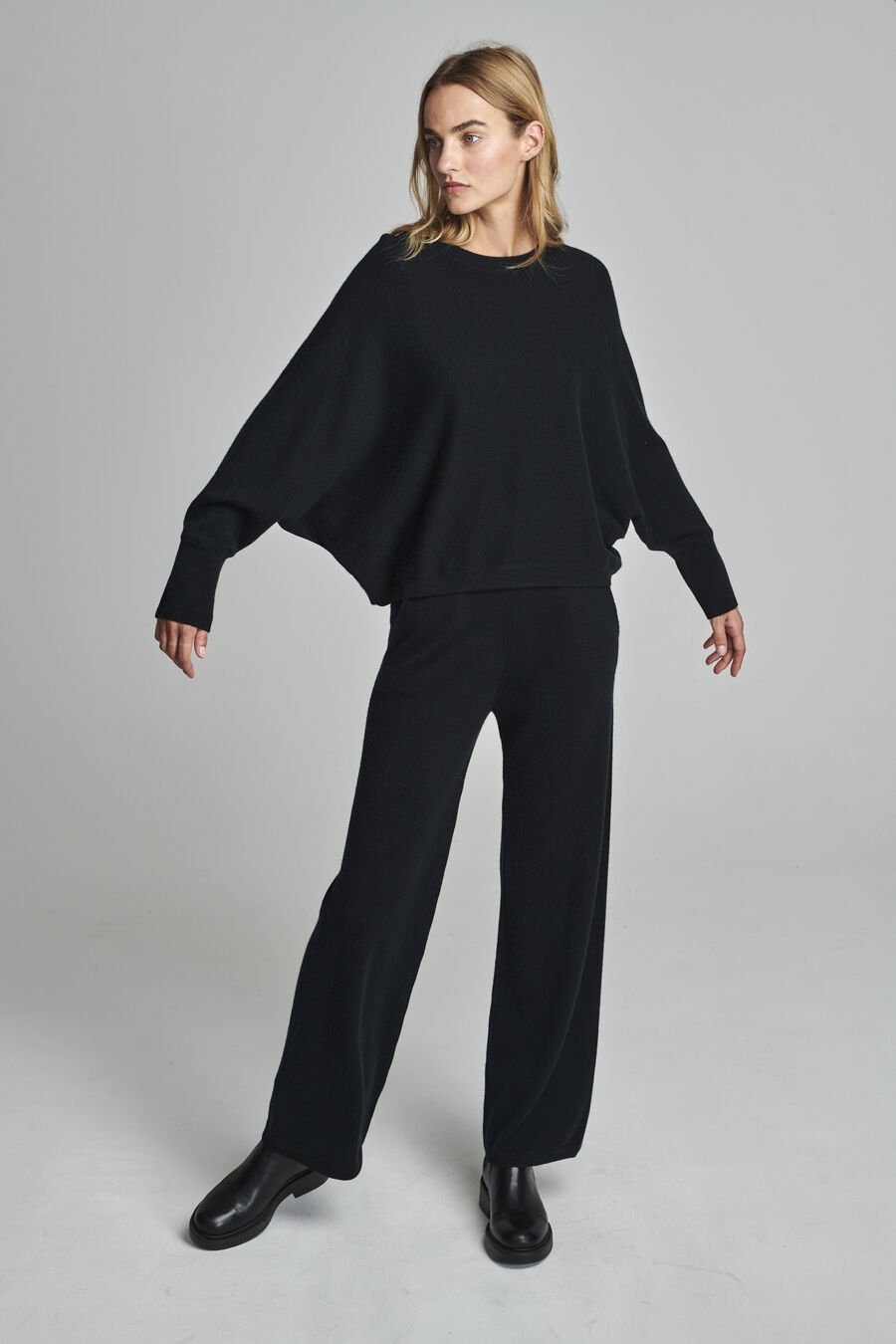 Cashmere trui met vleermuismouwen image number 7