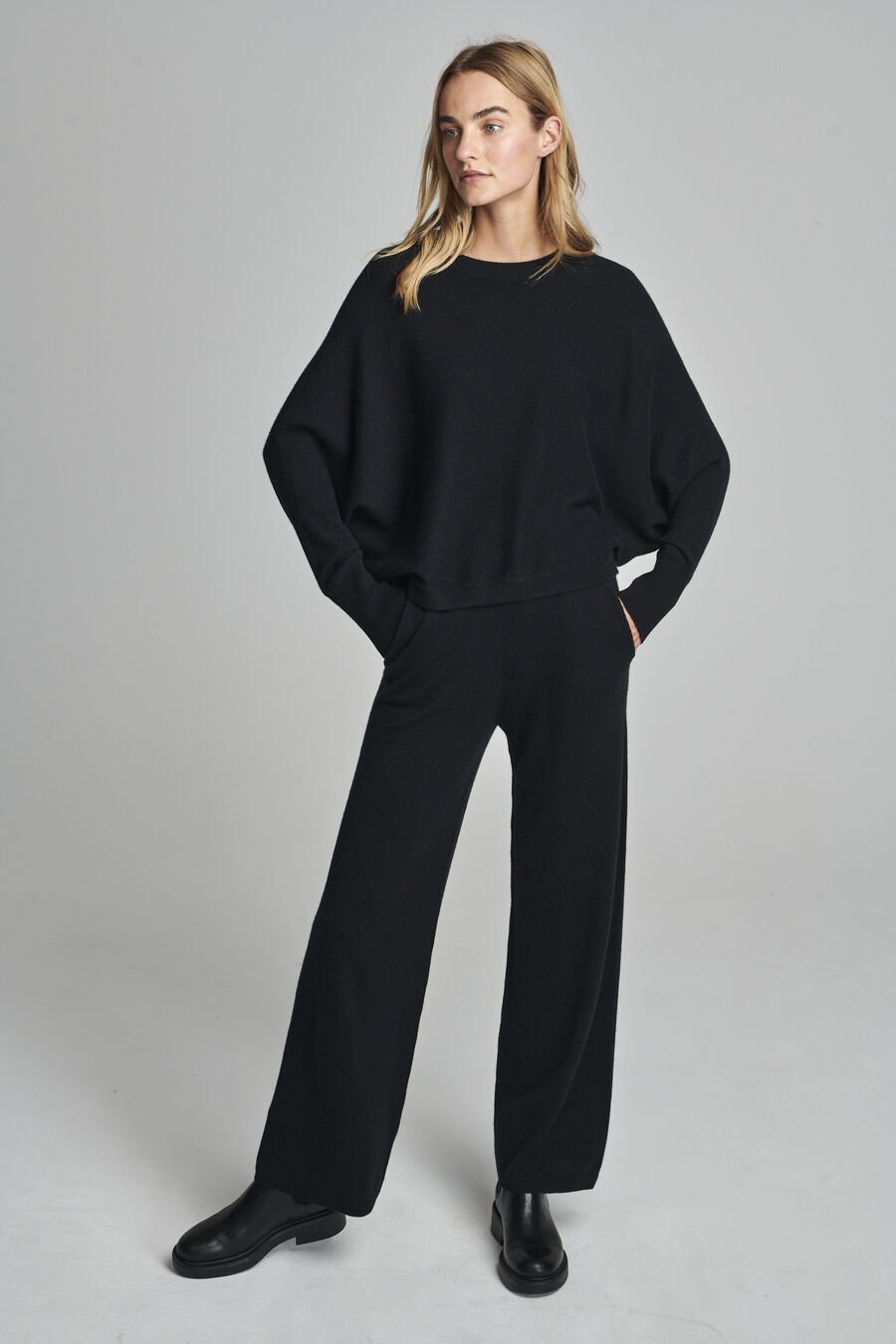 Cashmere trui met vleermuismouwen image number 8