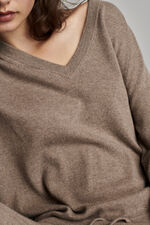V-neck cashmere sweater image number 6