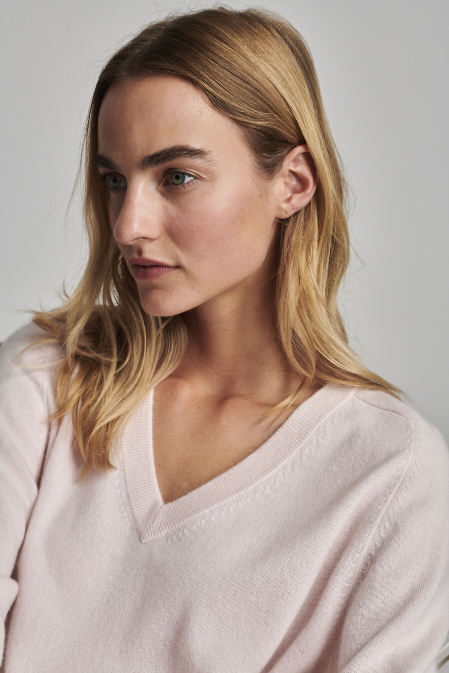Cashmere trui met V-hals image number 1