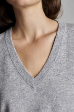 V-neck cashmere sweater image number 4