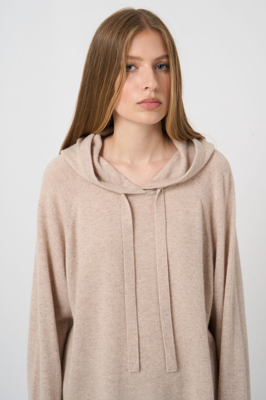 Hoodie made of organic cashmere image number 3