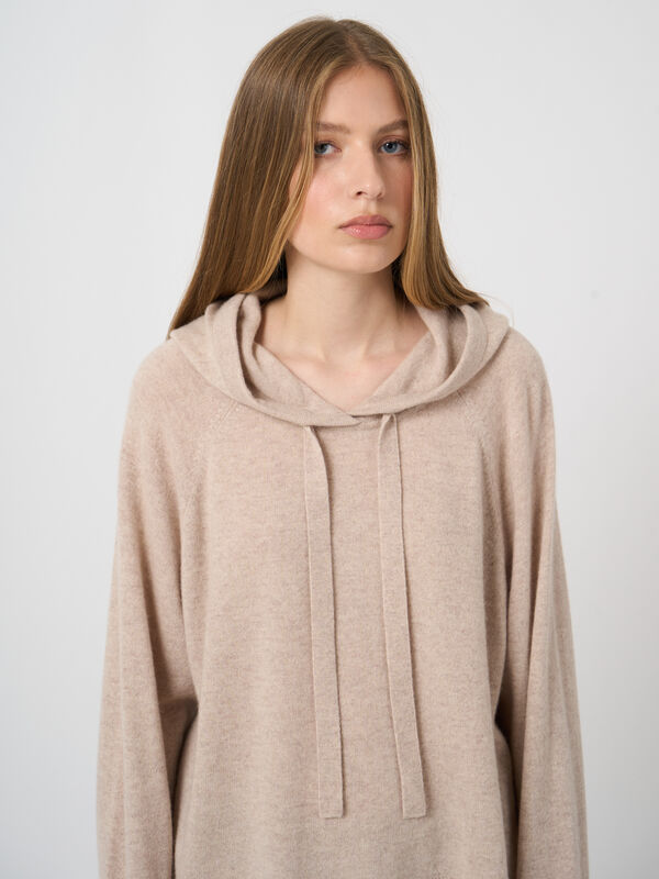 Hoodie made of organic cashmere image number 3