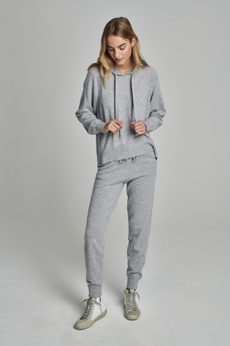 Sweat à capuche en cachemire biologique image number 5