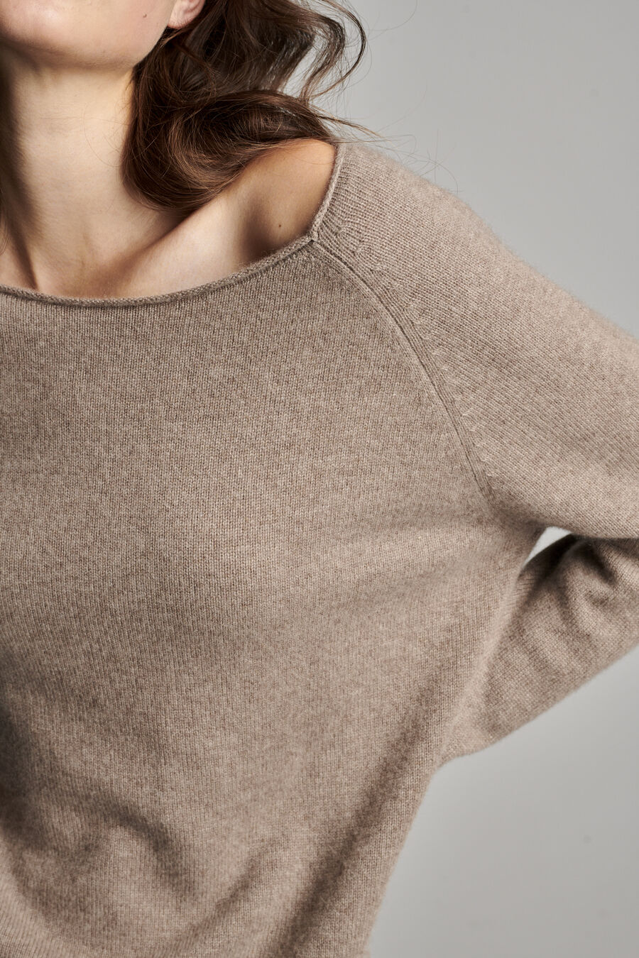 Cashmere trui met boothals en rolzoom image number 5