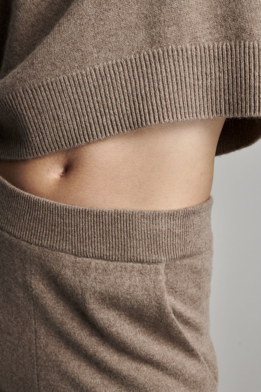 Cashmere trui met boothals en rolzoom image number 6