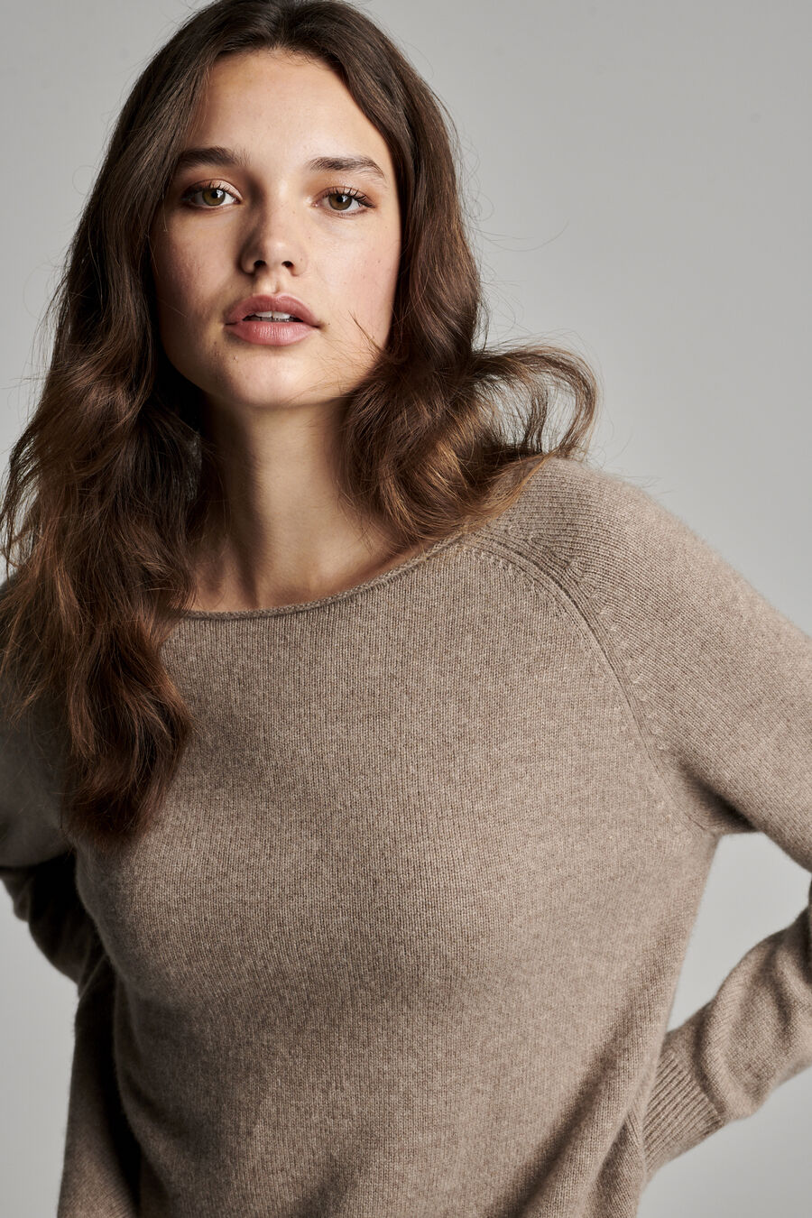 Cashmere trui met boothals en rolzoom image number 7