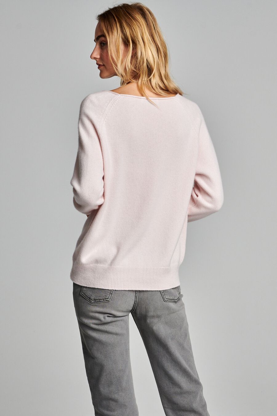 Regular fit cashmere sweater image number 7