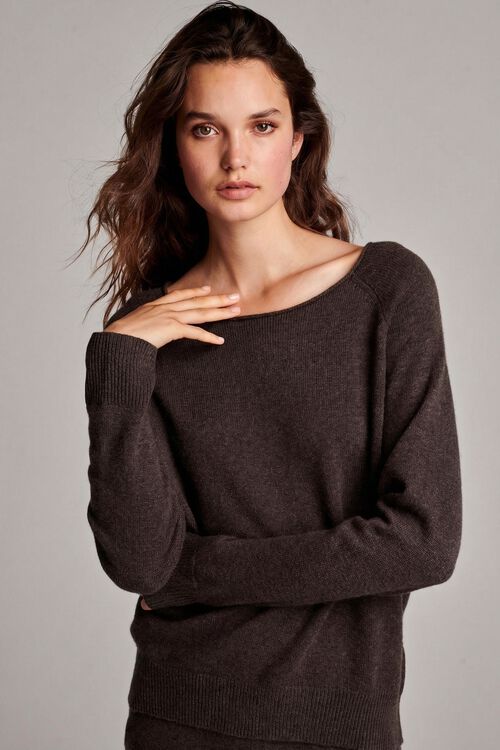 Cashmere trui met boothals en rolzoom