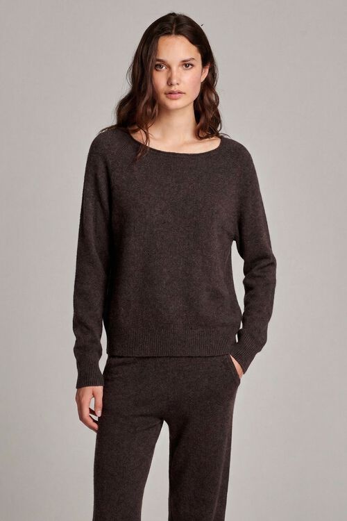 Cashmere trui met boothals en rolzoom