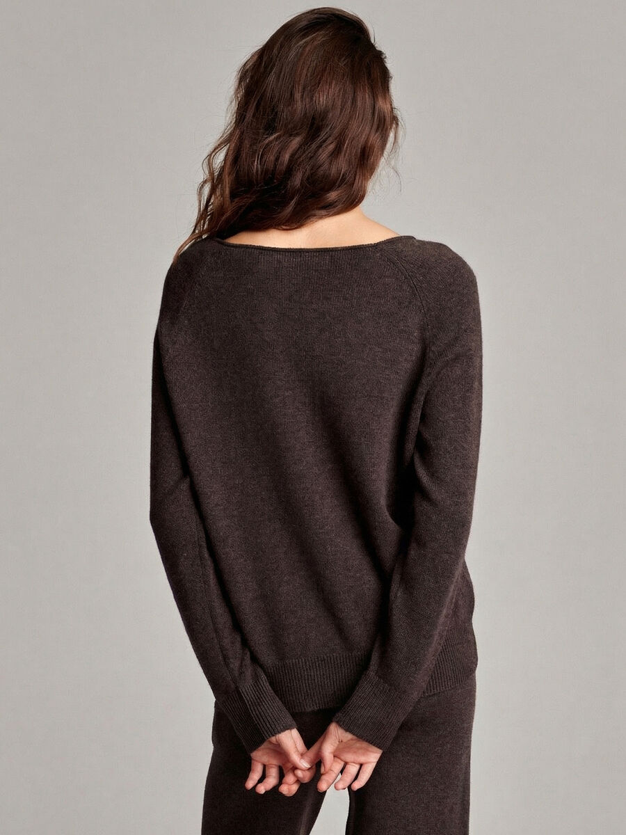Regular fit cashmere sweater image number 4
