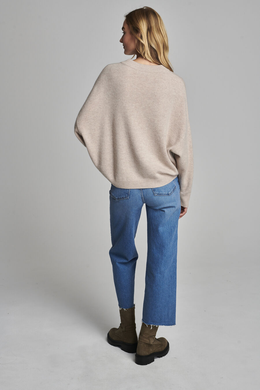 Oversized organic cashmere sweater image number 3