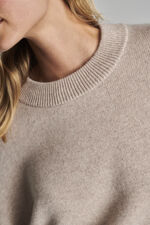 Oversized organic cashmere sweater image number 6