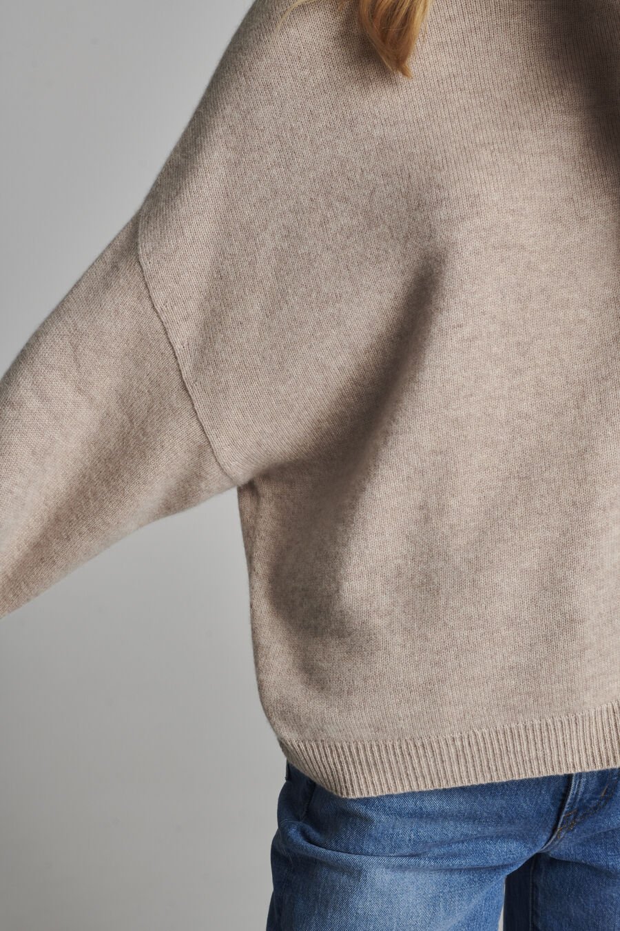 Oversized organic cashmere sweater image number 6