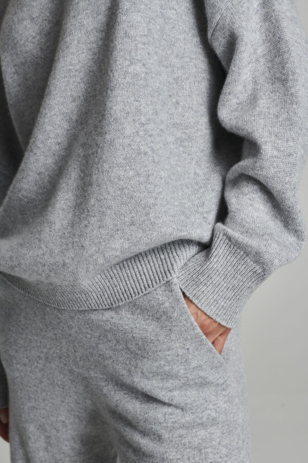 Oversized organic cashmere sweater image number 2
