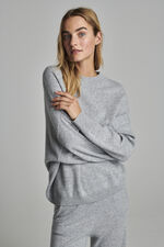Oversized organic cashmere sweater image number 9