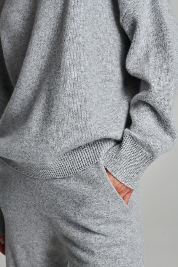 Oversized organic cashmere sweater image number 6