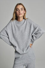Oversized organic cashmere sweater image number 10