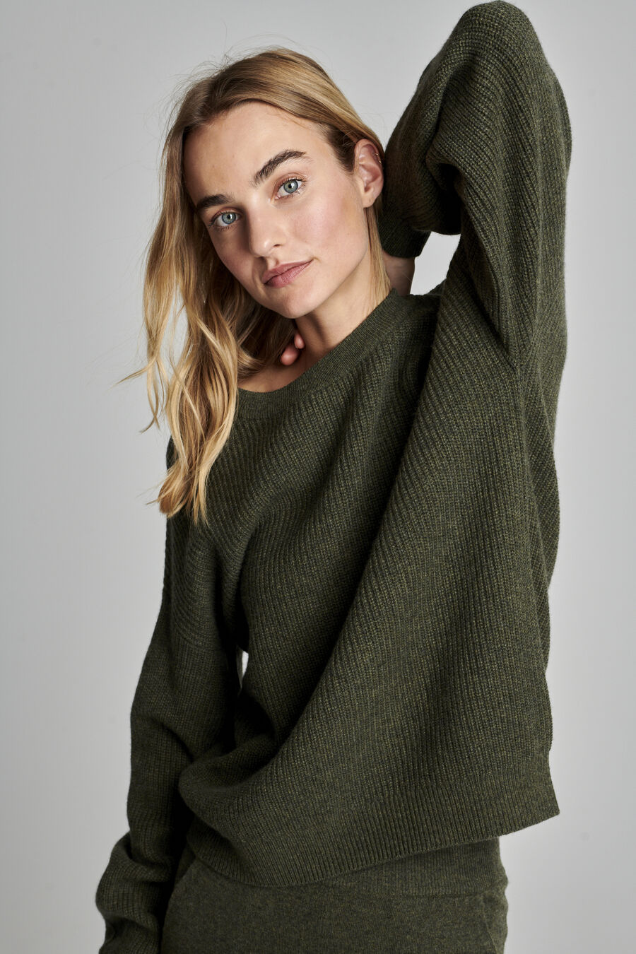Grof gebreide cashmere trui image number 9