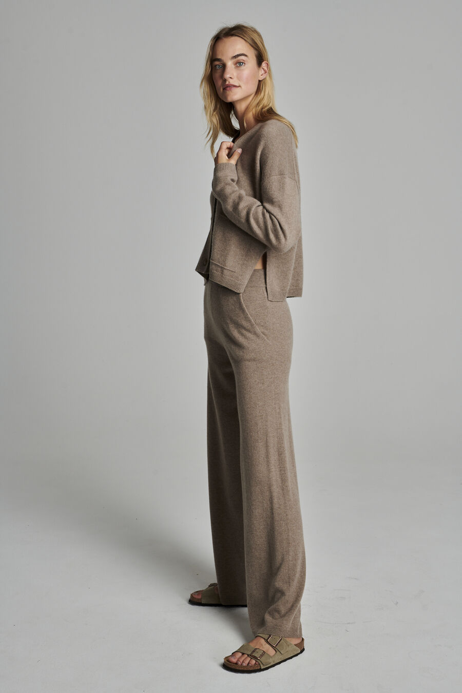 Loose fit cashmere cardigan image number 6