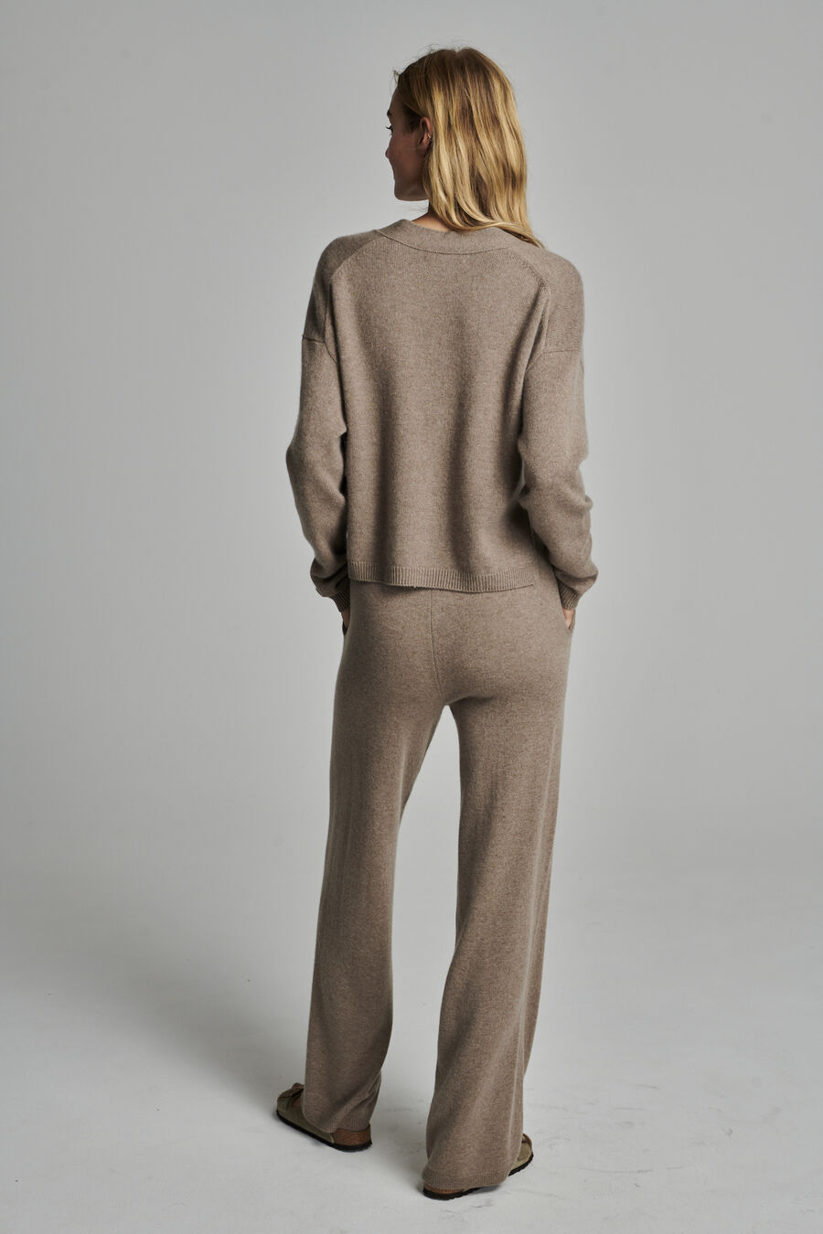 Loose fit cashmere cardigan image number 7