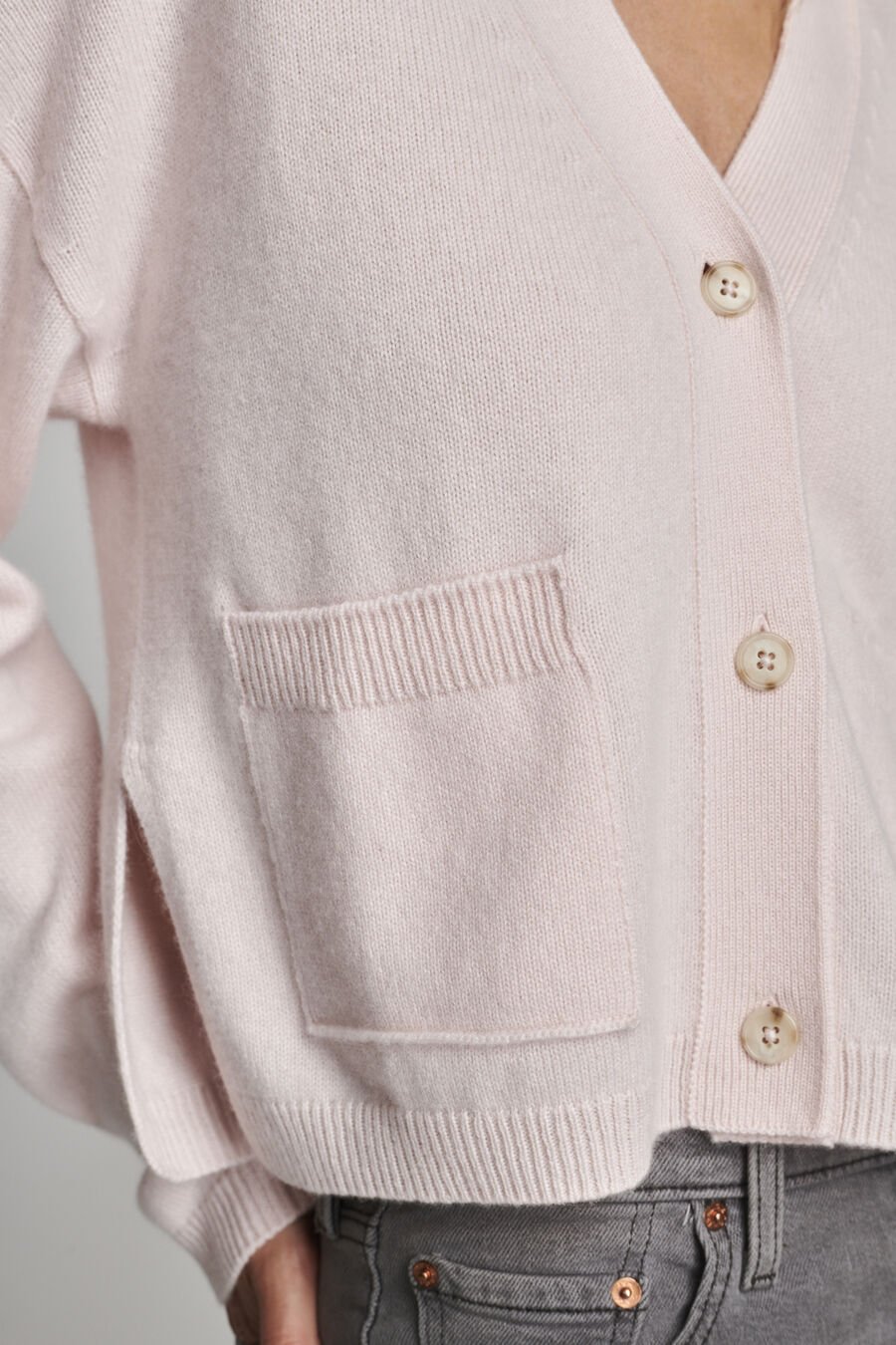 Loose fit cashmere cardigan image number 7