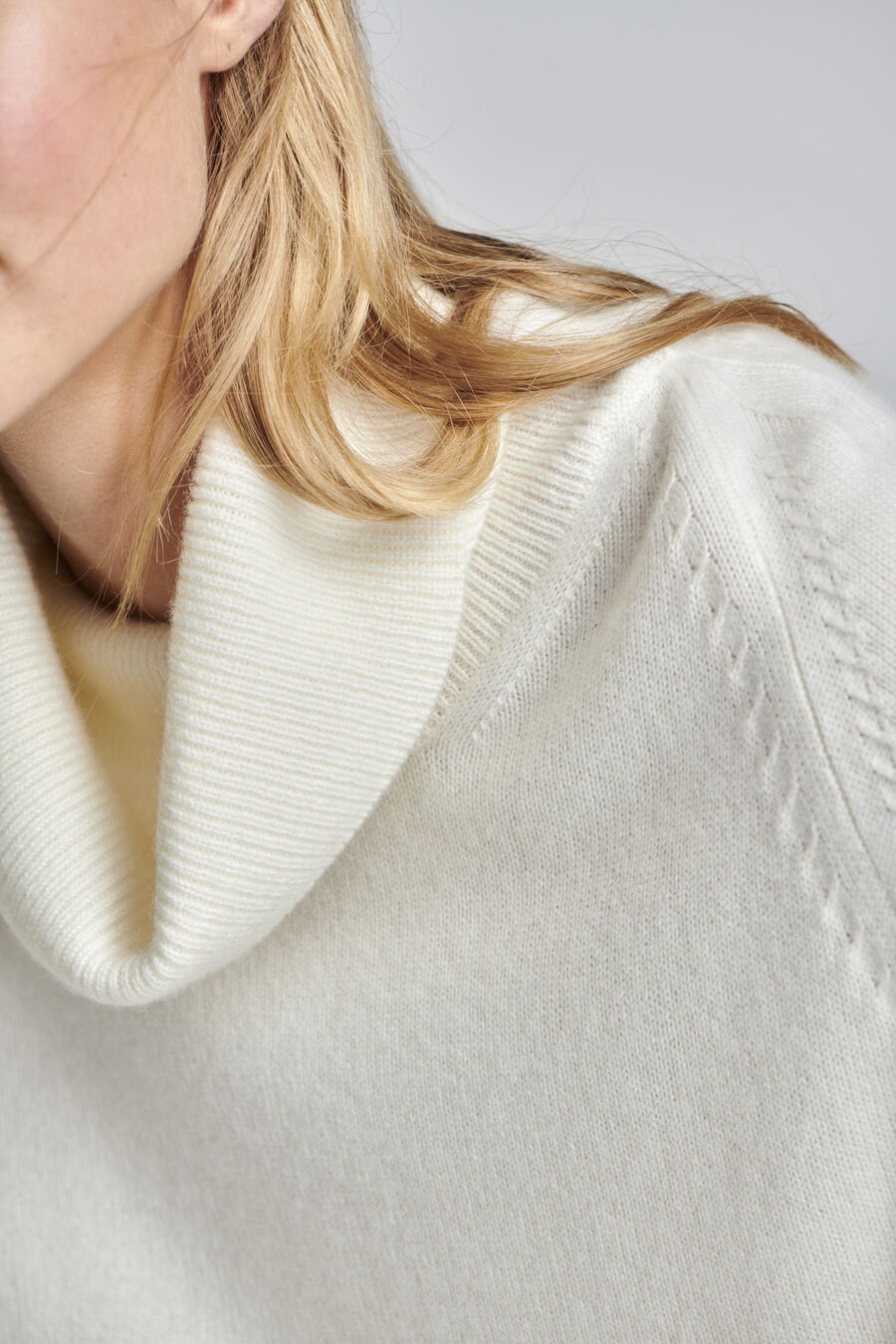 Oversized cashmere sweater with high collar image number 9