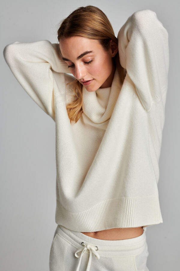 Oversized cashmere sweater with high collar image number 3