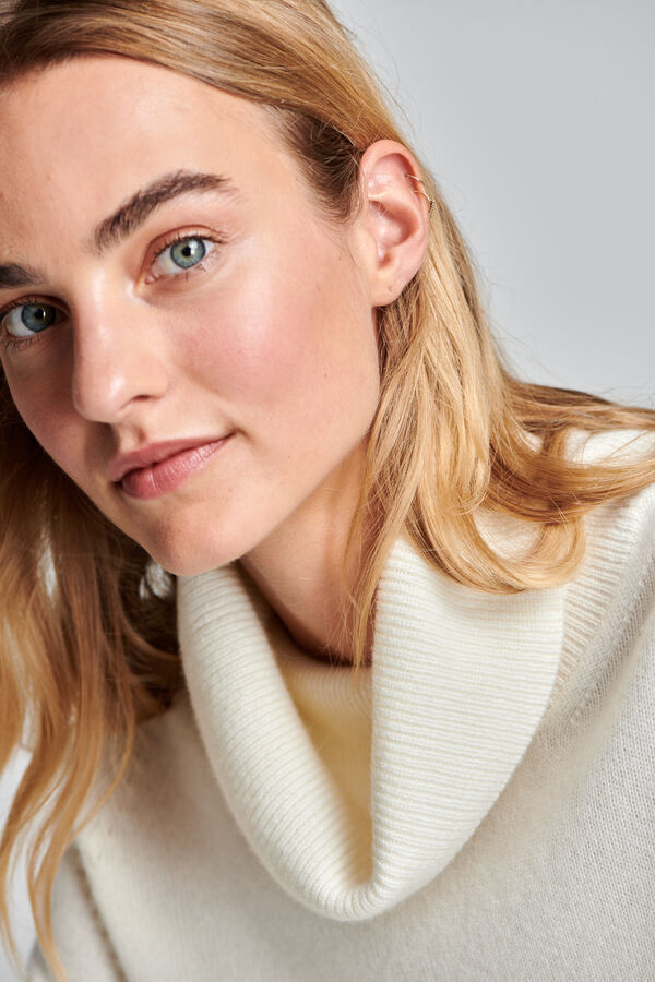 Oversized cashmere sweater with high collar image number 5