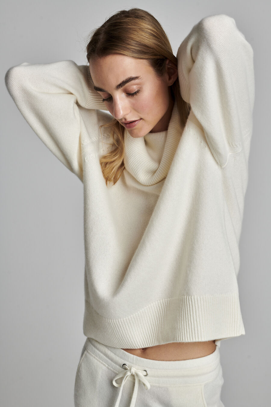 Oversized cashmere sweater with high collar image number 6