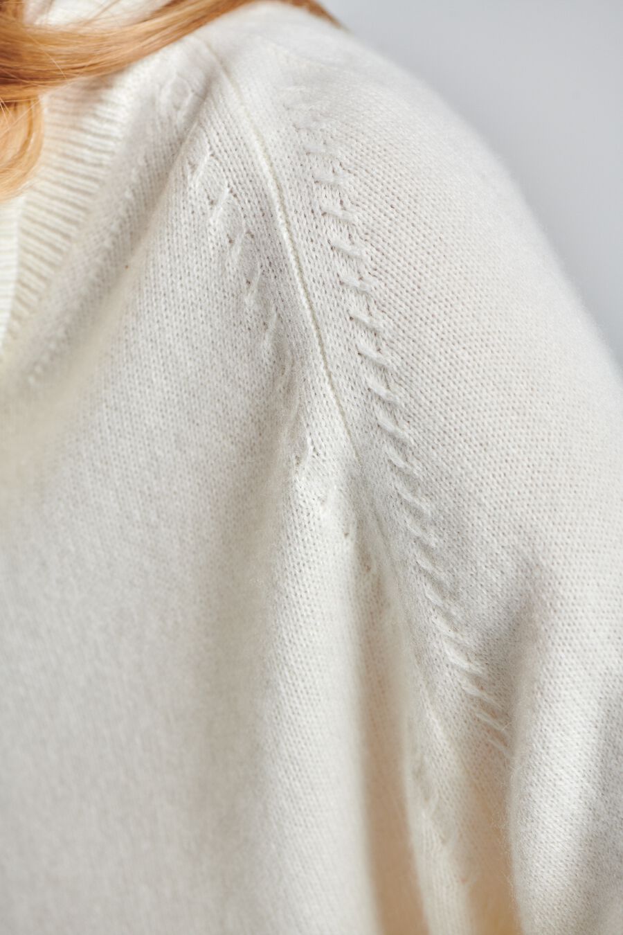 Oversized cashmere trui met hoge kraag image number 6